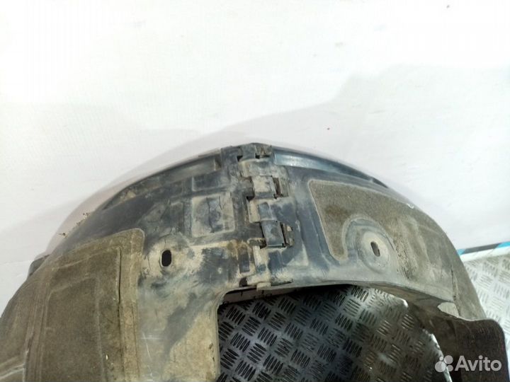 Б/У Подкрылок передний правый#002