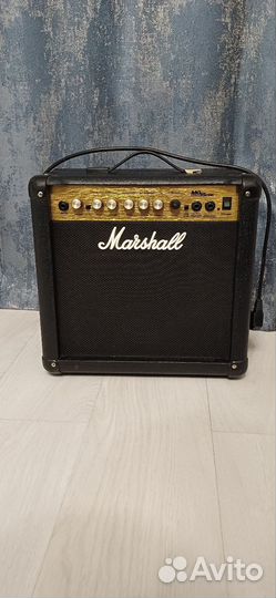 Комбоусилитель Marshall MG15CDR и электрогитара