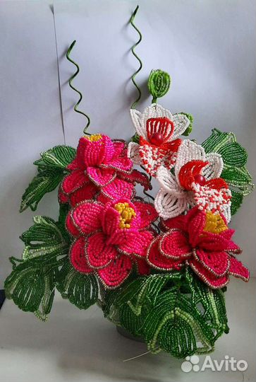 Цветы и дерево из бисера