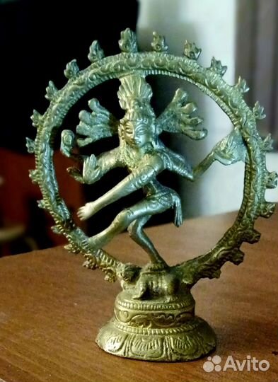 Старинная статуэтка