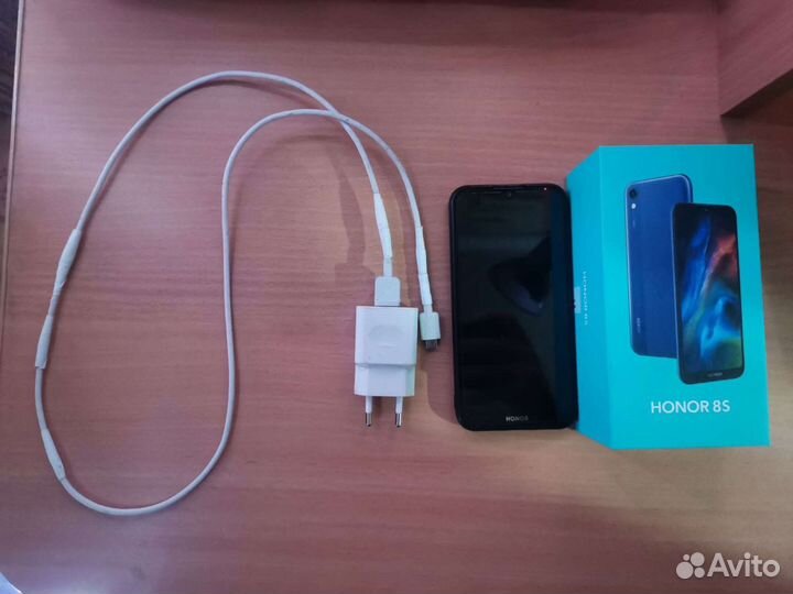 Телефон Honor 8S