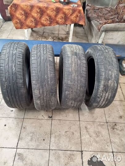 Bridgestone Dueler H/P Sport 215/65 R16