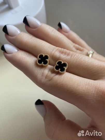 Серьги пусеты van cleef зотото 750 пробы