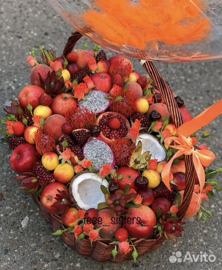 Фруктовая корзина, клубничный букет