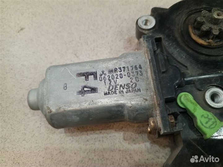 Моторчик стеклоподъемника задний правый Mitsubish