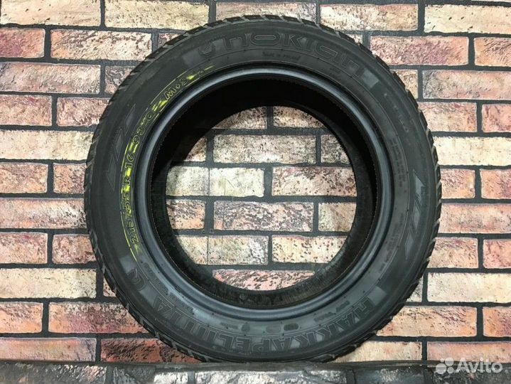 Nokian Tyres Hakkapeliitta 10 215/55 R16