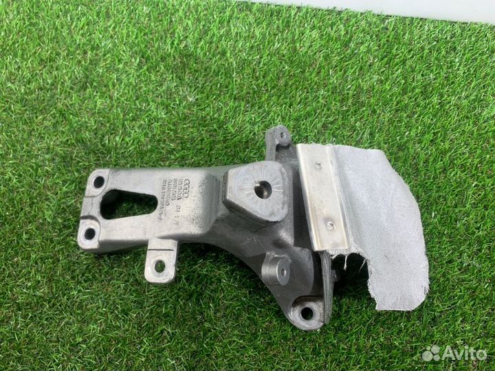 Кронштейн двигателя Audi Q5 8R ccwa 2009