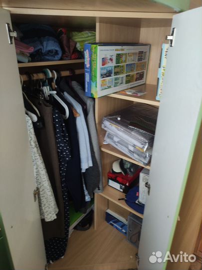 Детский гарнитур бу:стол, шкаф, кровать