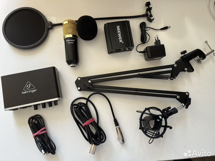 Студийный конденсаторный микрофон