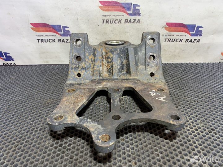 9413220203 Кронштейн передней рессоры левый