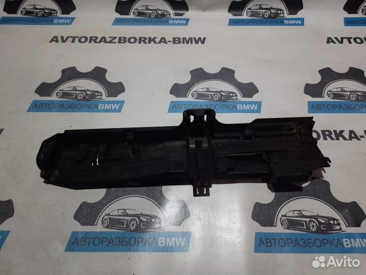 Кронштейн радиатора левый BMW 3-серия E90 LCI