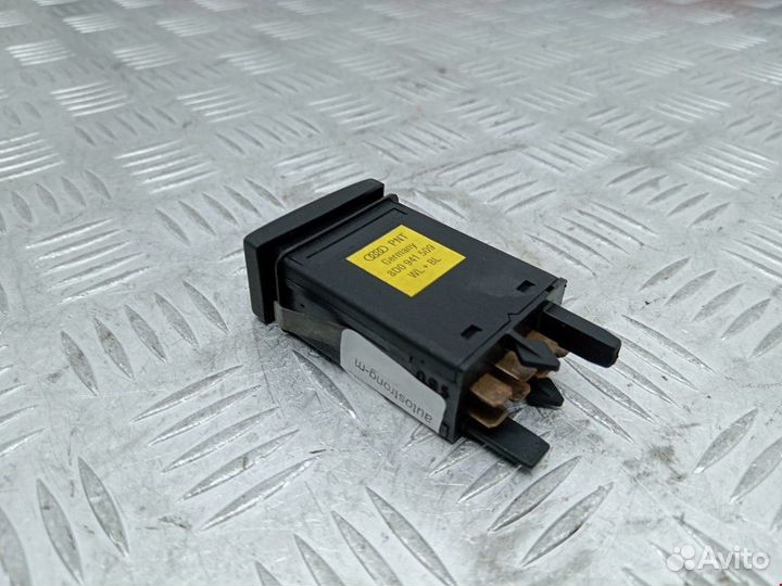 Кнопка аварийной сигнализации Audi A6 4A/C4 1995
