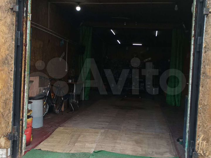 Гараж, > 30 м²