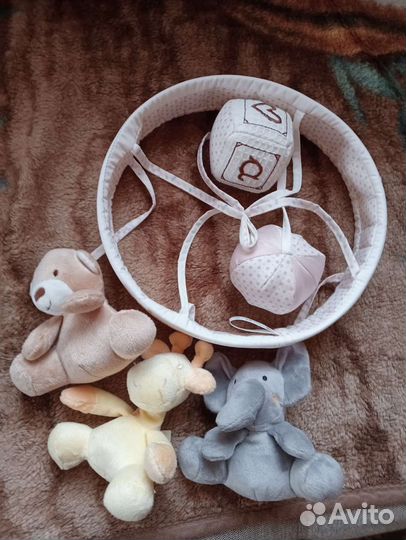 Музыкальная игрушка на кроватку