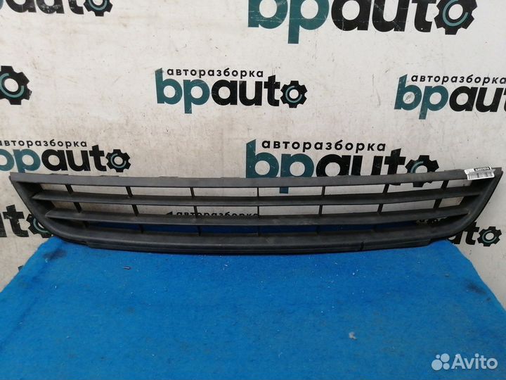 Решетка переднего бампера 5C6853677 Volkswagen