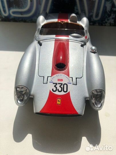 Модель автомобиля Ferrari testa rossa 1:18