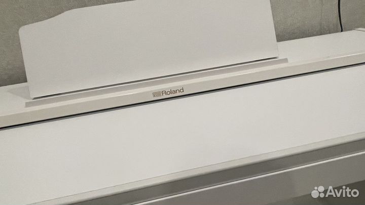 Цифровое пианино Roland RP-501R-WH