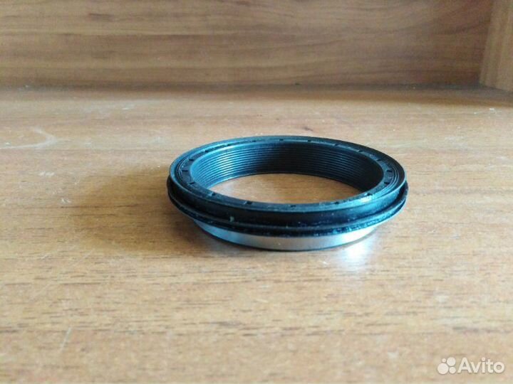 Сальник задний Mercedes-Benz 400/942/943