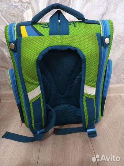 Школьный рюкзак с ортопедической спинкой