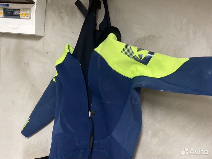 Гидрокостюм