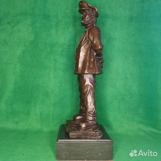 Скульптура бронзовая Капитан