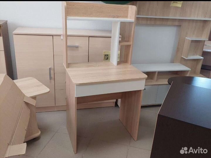 Стол письменный