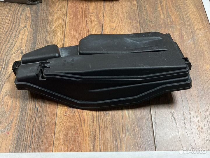 Lexus LS460L крышка блока предохранителей