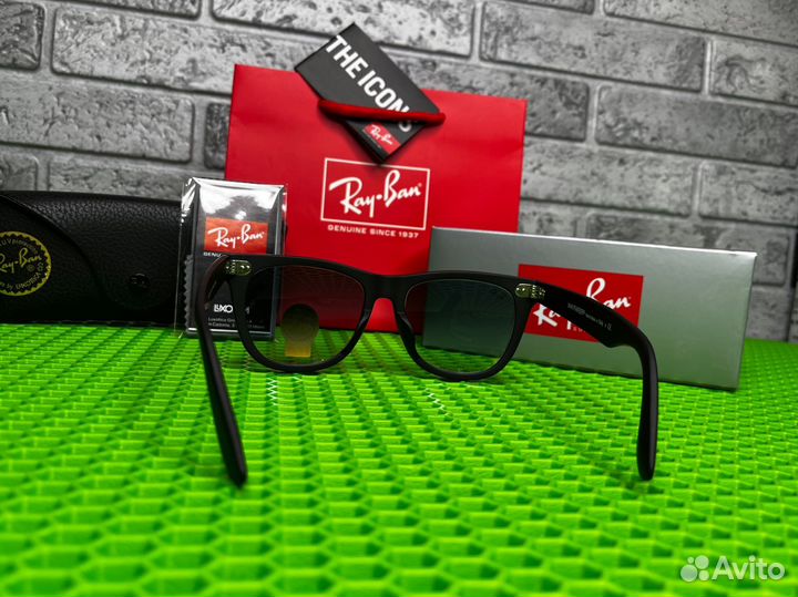 Солнцезащитные очки Wayfarer RB 2440 голубой
