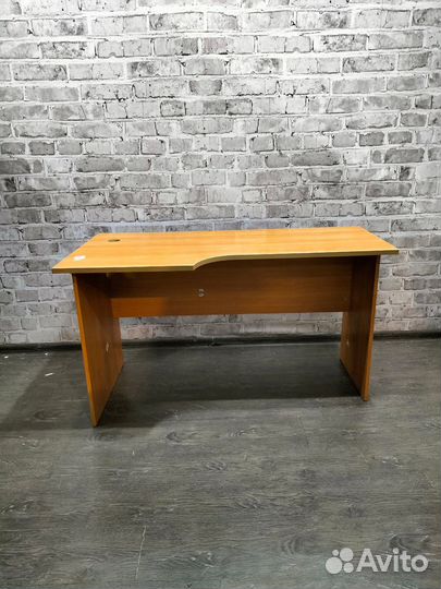 Стол компьютерный