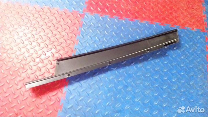 Накладка центральной стойки двери передней левой