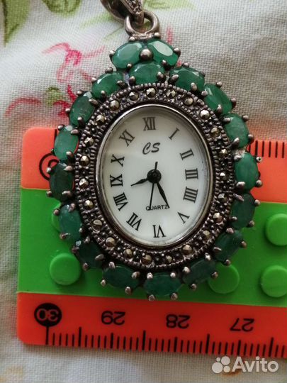 Часы серебро 925 с изумрудами
