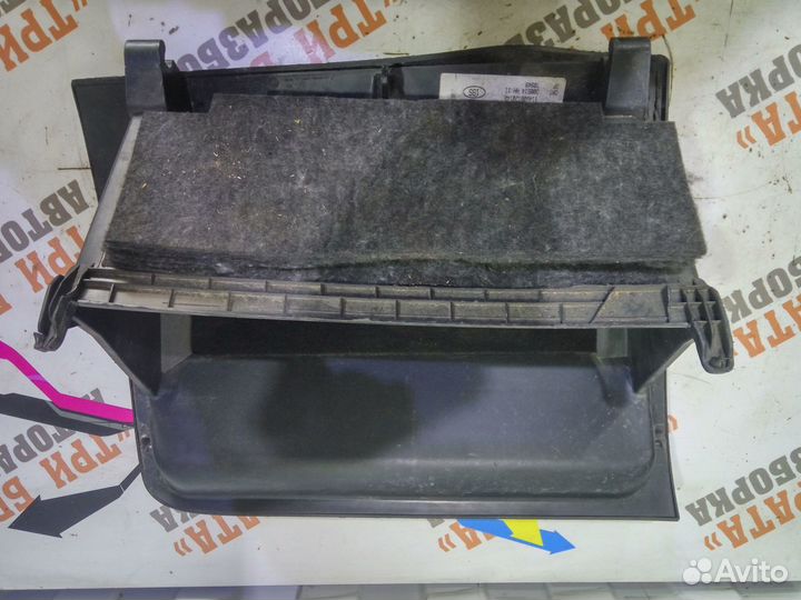 Фольксваген Гольф Бардачок