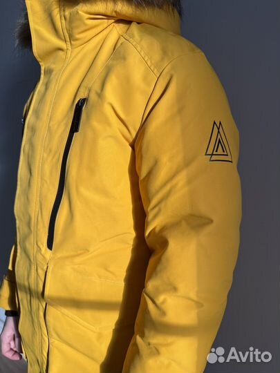 Пуховик мужской желтый