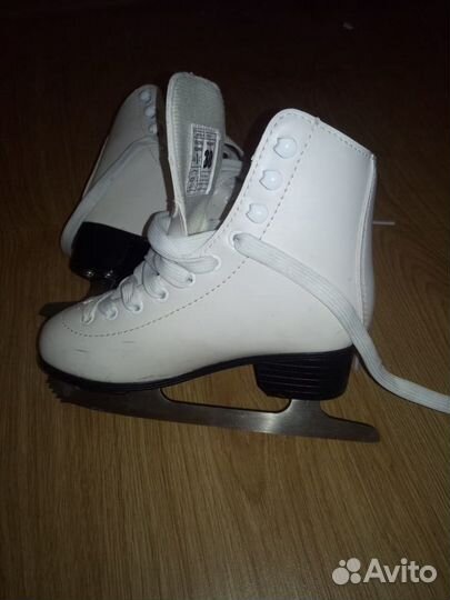 Продам коньки фигурные р. 30