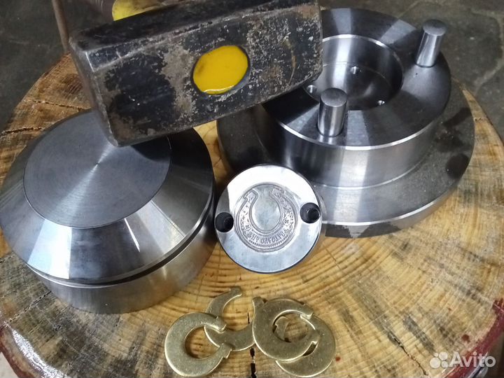 Станок для чеканки сувенирных жетонов и монет