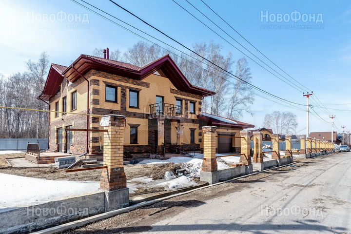 Коттедж 530,7 м² на участке 10,8 сот.