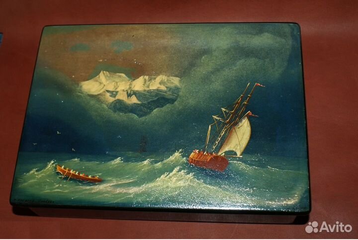 Шкатулка лаковая 