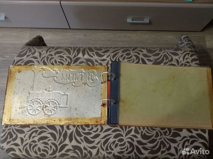 Альбом для значков