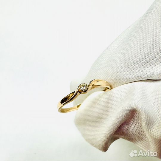 Золотое кольцо с бриллиантом 16р
