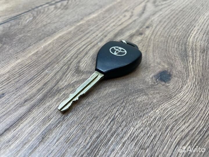 Смарт ключ Toyota Camry ACV40