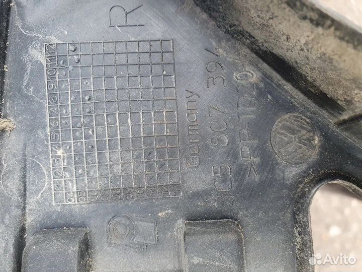 Кронштейн бампера правый задний Пассат б6