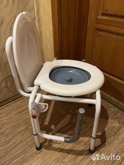 Новый санитарный стул с фиксатором