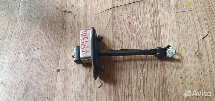 Ограничитель двери передний Kia Sportage 2016-2021