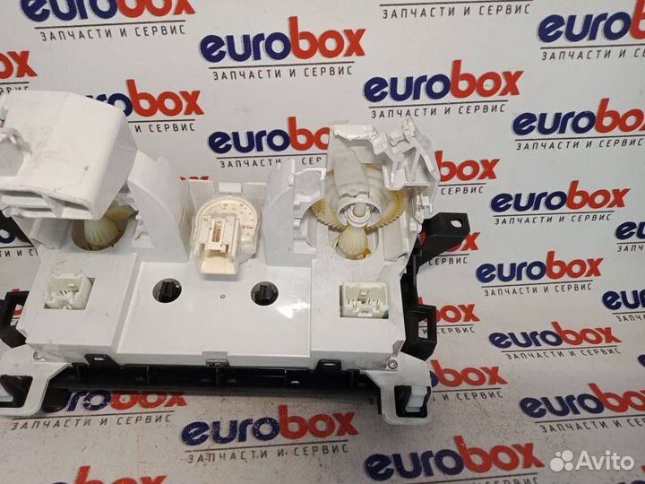 Блок управления климат-контролем (печкой) Mazda M