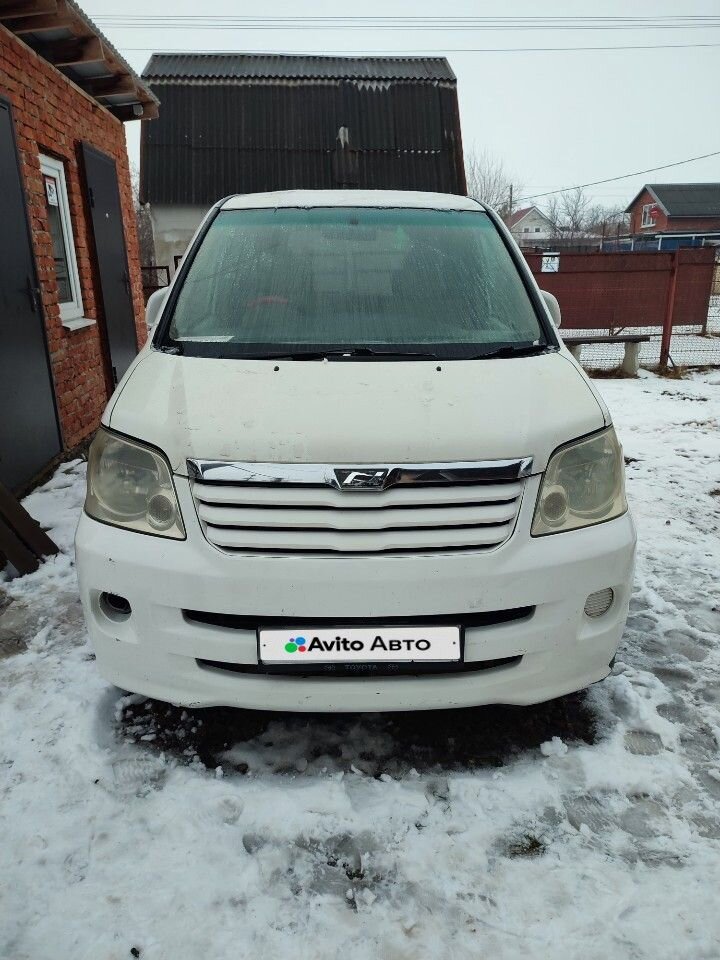 Toyota Noah: фото из отзыва