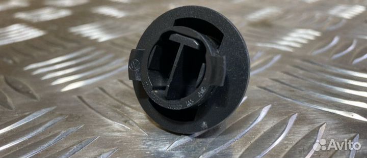 Крепление (крючок) солнцезащитного козырька