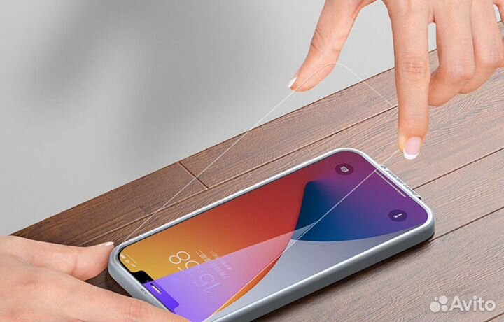Защитное стекло на iPhone