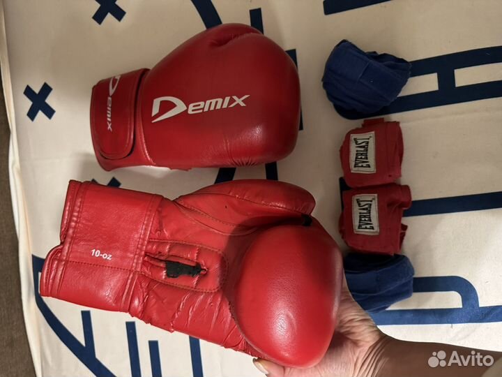 Боксерские перчатки Demix 10 oz