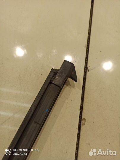 Уплотнитель стекла внутренний(задний правый)