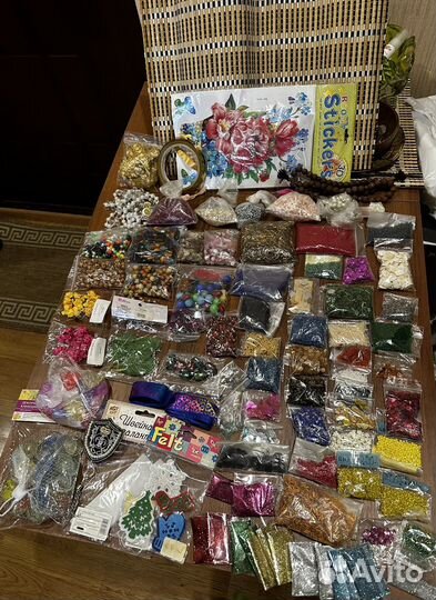 Пряжа,бисер, стеклярус, пайетки, журналы (вязание)